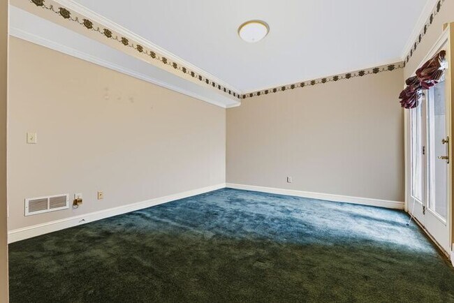 Building Photo - 6920 Oakbrook Way