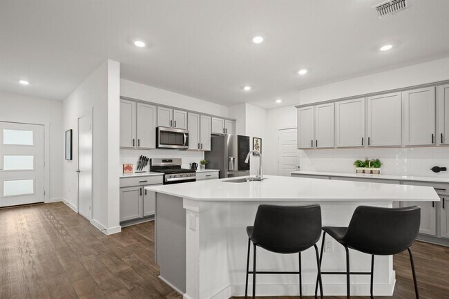 Building Photo - 3024 Egan Dr