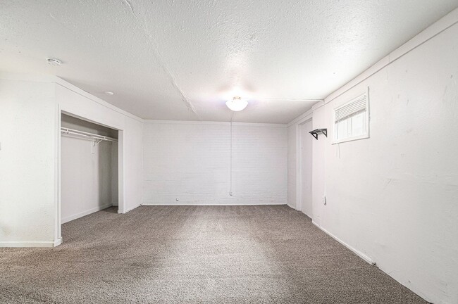 Building Photo - 2 BR Carriage Home 3 Blocks from Cheesman Park!