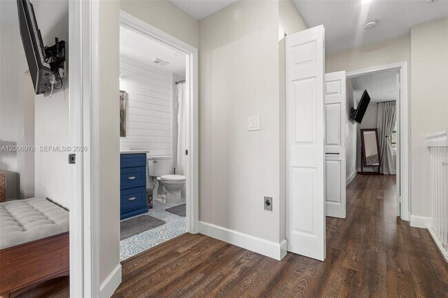 Building Photo - 9161 Vineyard Lake Dr