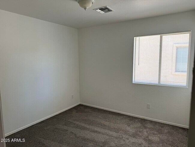 Building Photo - 10520 W Mohave St
