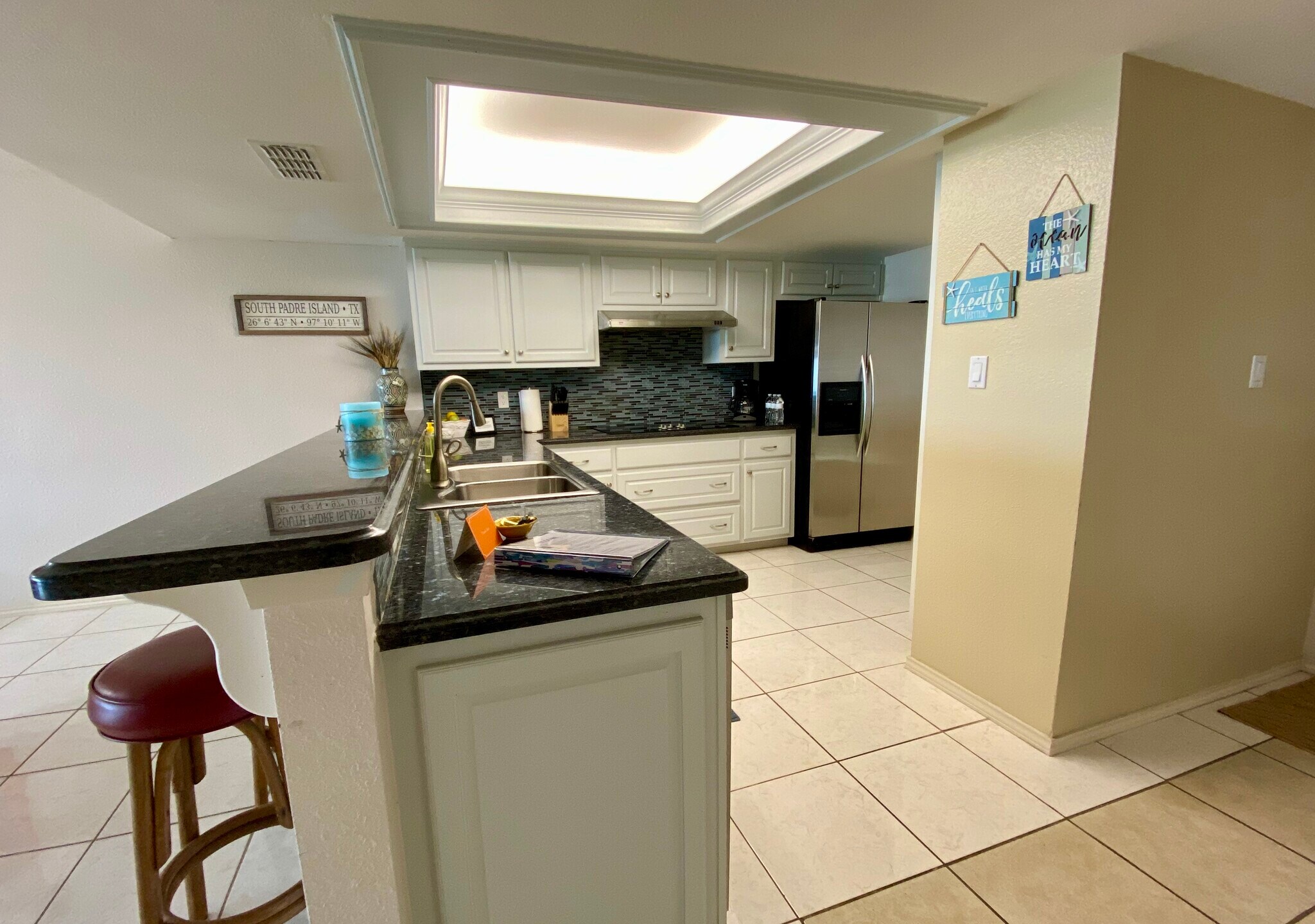 Building Photo - 404 Padre Blvd