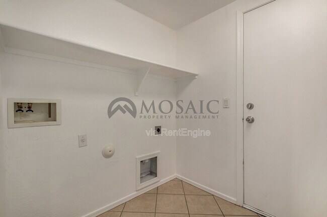 Building Photo - 5215 W Hasan Dr