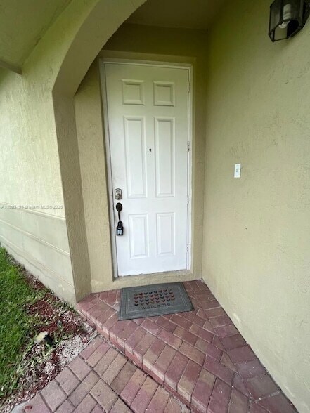 Building Photo - 10983 NW 79th St