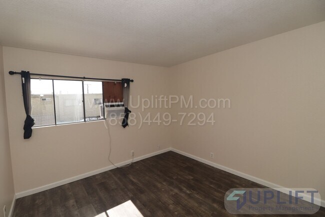 Building Photo - 2-bedroom, 2-bathroom home in a gated comm...