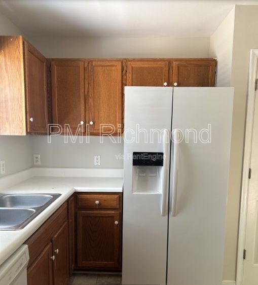 Building Photo - 33 Fairwood Dr