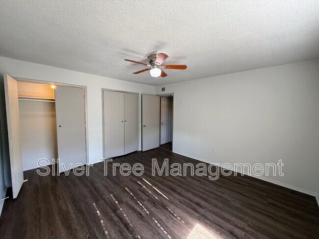 Building Photo - 4820 Wellesley Ave