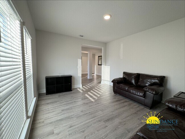 Building Photo - Stunning 4 Bedroom Home in Hillwood Estates, Crestview!