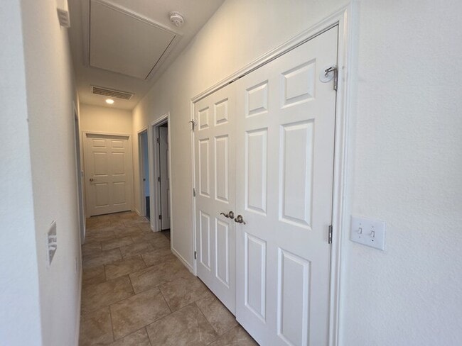 Building Photo - 3/2/2 Oakdale floorplan