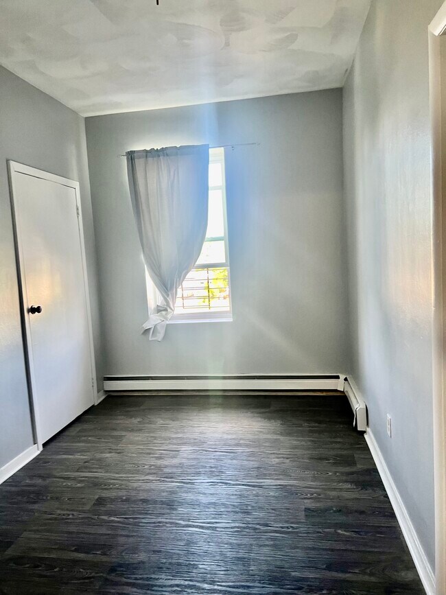 Building Photo - 808 Mohawk St