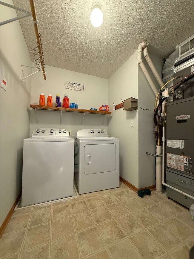 Building Photo - 14649 Sapphire Way