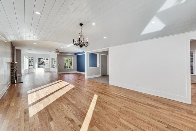 Building Photo - 1245 W Jarvis Ave