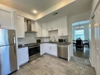 Building Photo - 718 W Spofford Ave