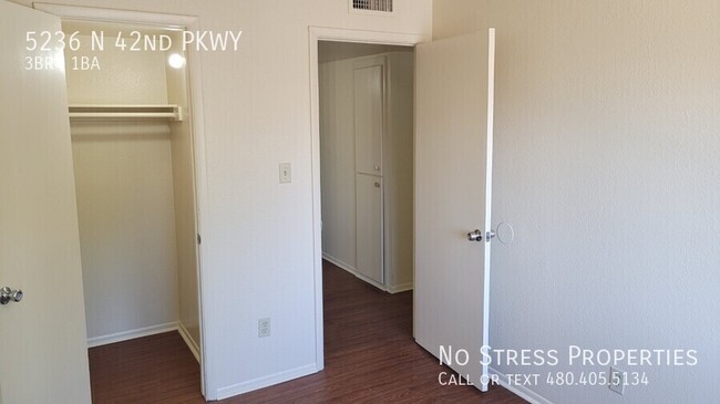 Building Photo - 3 Bed Town Home off 43rd Ave & Camelback Rd!