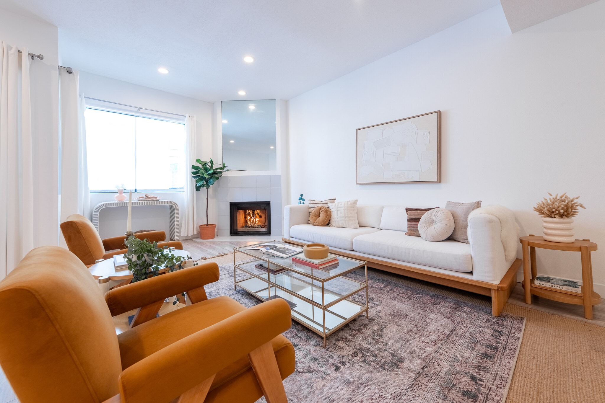 Living Room - 839 Larrabee St