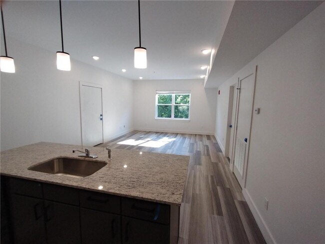 Building Photo - 944 N Willis Ave