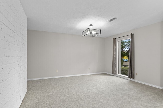 Building Photo - 10211 Sagemill Dr