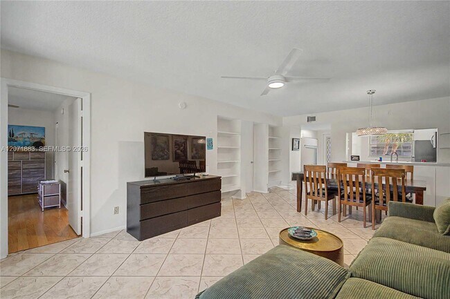 Building Photo - 9520 Seagrape Dr