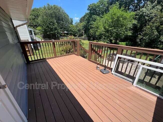 Building Photo - 32 N Garden Cir