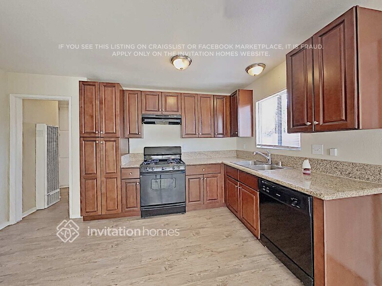 Building Photo - 27198 Norwood St