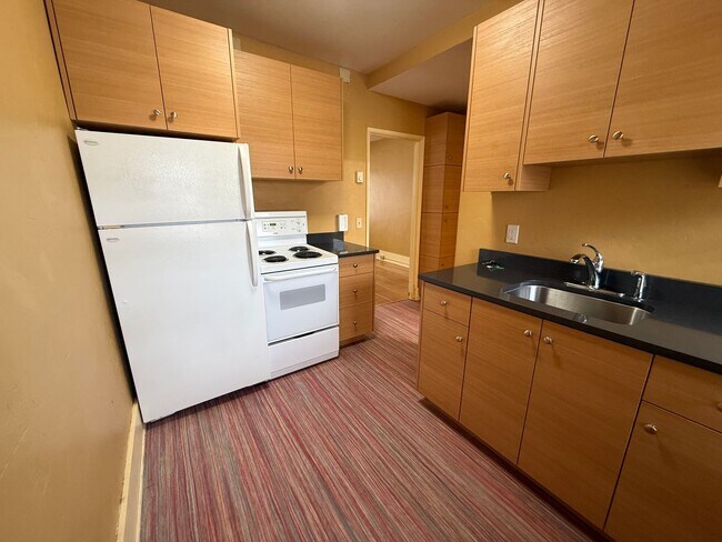 Building Photo - Historic Downtown Bend 1 Bed/1 Bath - Harriman Street