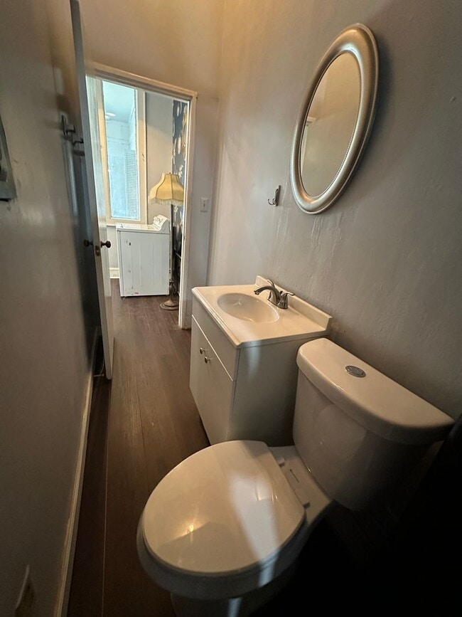 Building Photo - 3 BED | 2.5 BATH | OFF STREET PARKING | PRIVATE BACKYARD | HISTORIC DISTRICT