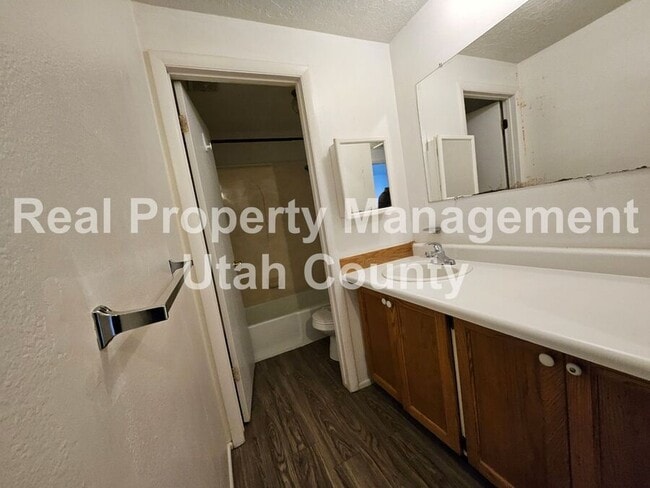 Building Photo - 1146 W 100 N