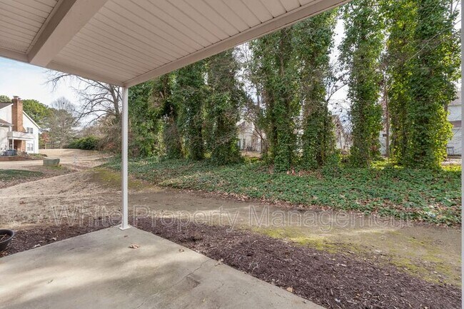 Building Photo - 7825 Renaissance Ct