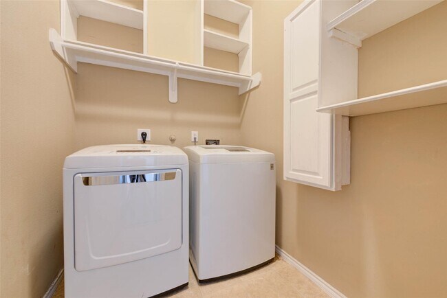 Building Photo - 7210 Chasegrove Ln