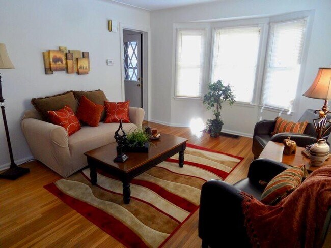 Building Photo - 3713 Roanoke Rd