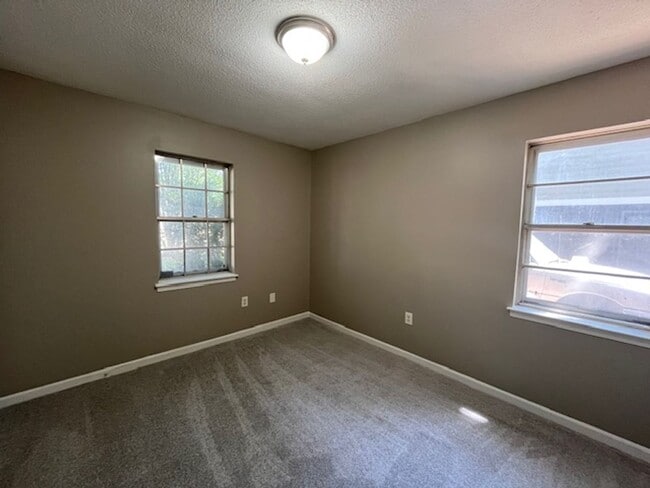 Building Photo - Renovated 3 Bedroom 1 Bath Home for Rent!