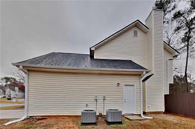 Building Photo - 15 Jessica Ln