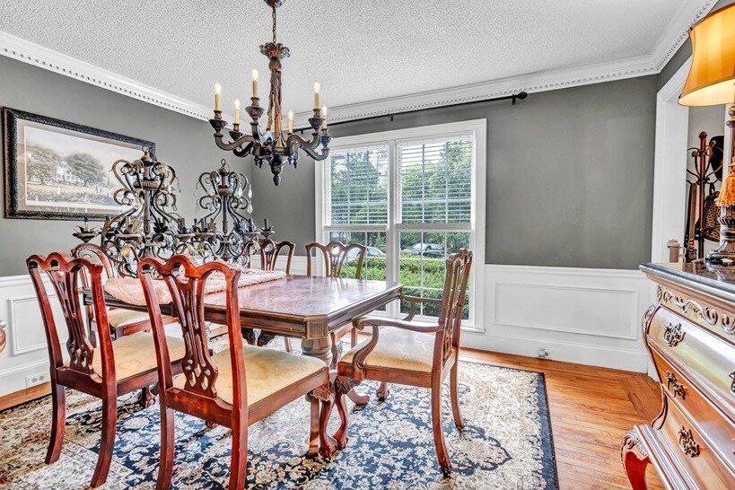 First floor dinning room - 4250 Edgewater Ct NW