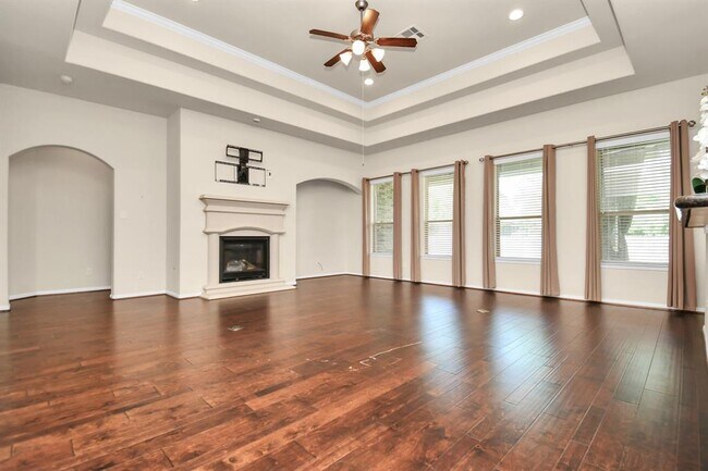 Building Photo - 1122 Boxwood Dr