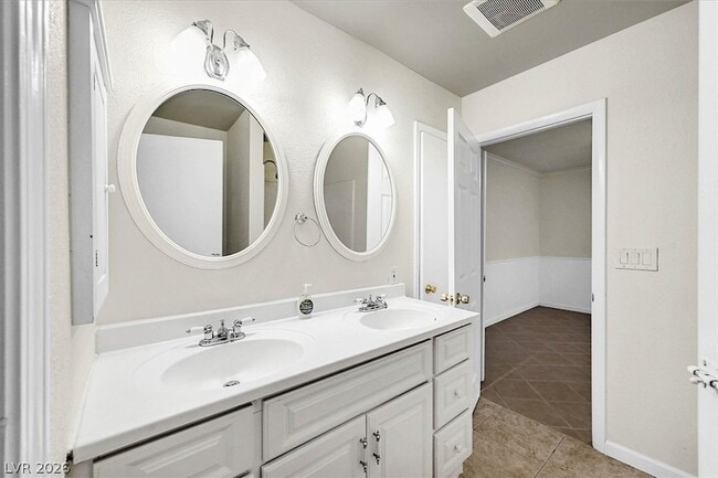 Building Photo - 3645 Forestcrest Dr