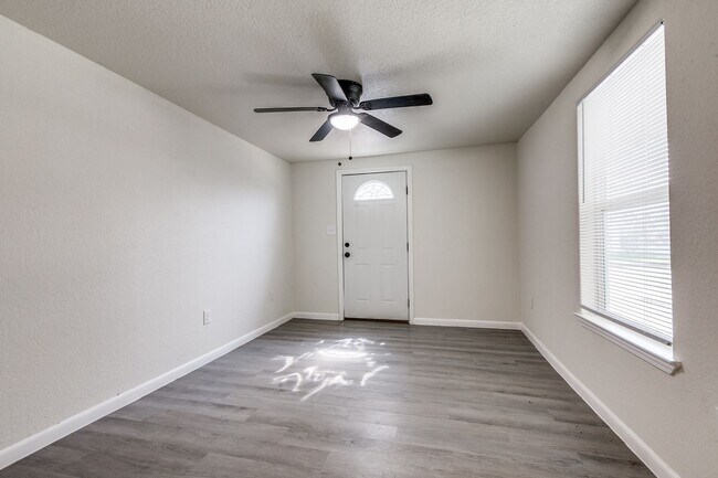 Building Photo - Elmwood Triplex