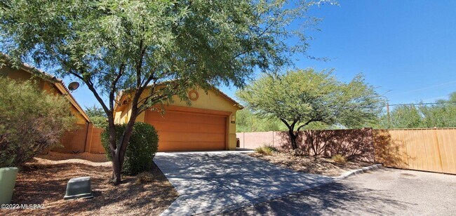 Building Photo - 1630 W Gentle Brook Trail