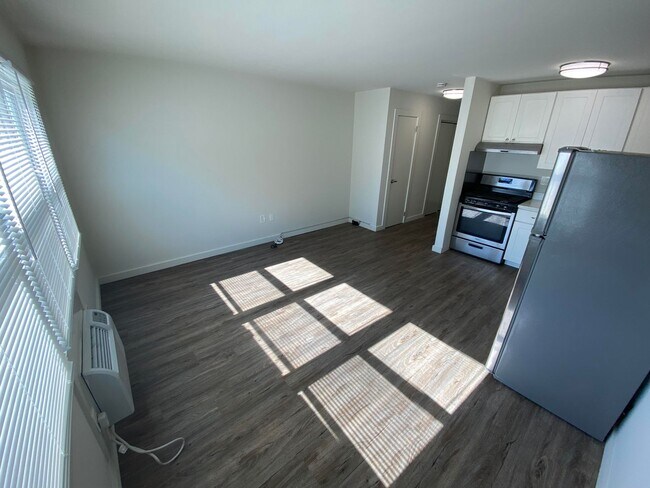 Interior Photo - 320 7th Ave