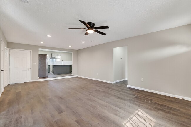 Building Photo - 7437 Bywood St