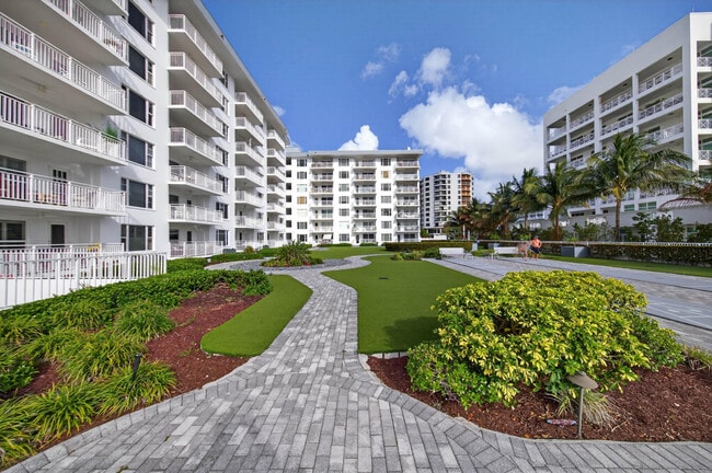 Building Photo - 3114 S Ocean Blvd