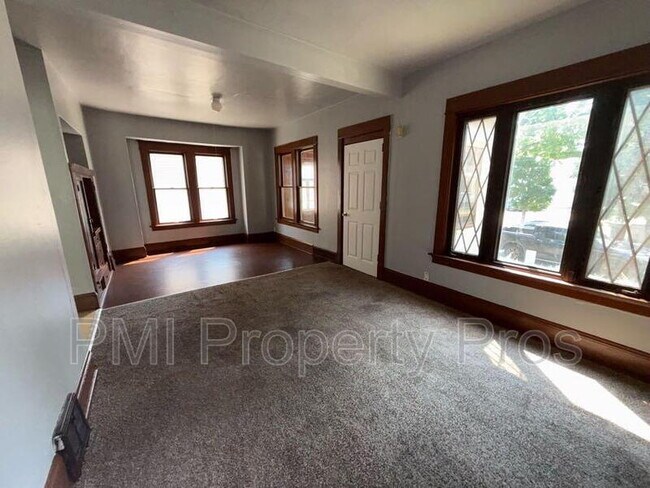 Building Photo - 2222 W Finn Pl