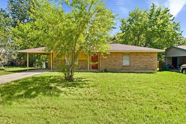 Primary Photo - 112 Laurie Ln