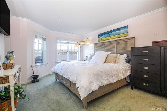 Building Photo - 213 Waterside Close