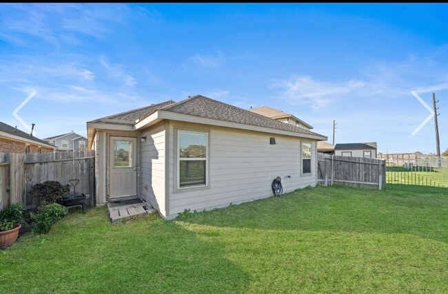 Building Photo - 5742 Pampus Prairie Rd