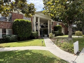 Building Photo - 940 W Duarte Rd