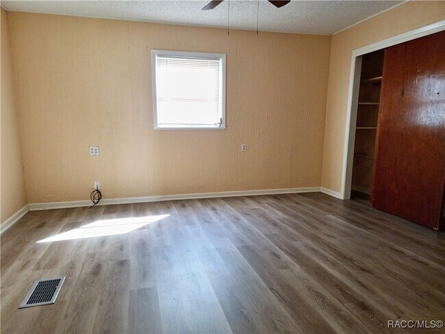 Building Photo - 6315 N Shorewood Dr