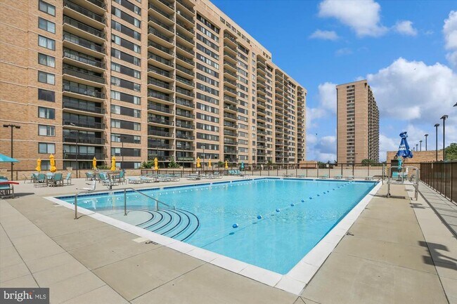 Building Photo - 3709 S George Mason Dr