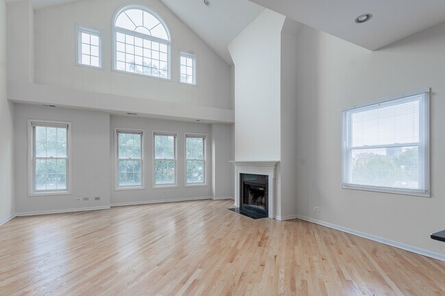 Building Photo - 1514 N Wood St