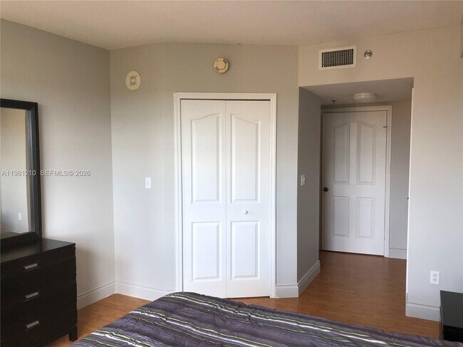 Building Photo - 2665 SW 37th Ave