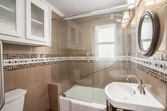 Building Photo - 2117 Sanborn St